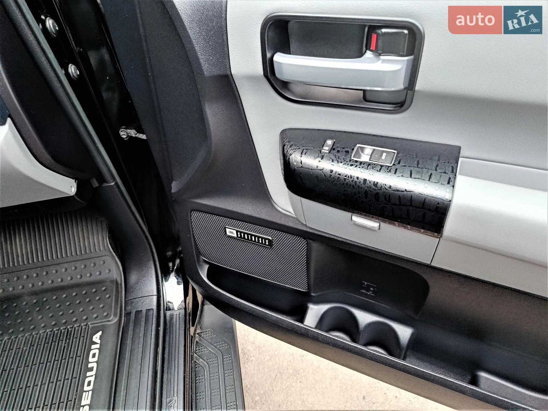 2018 Toyota Sequoia - мініатюра 16