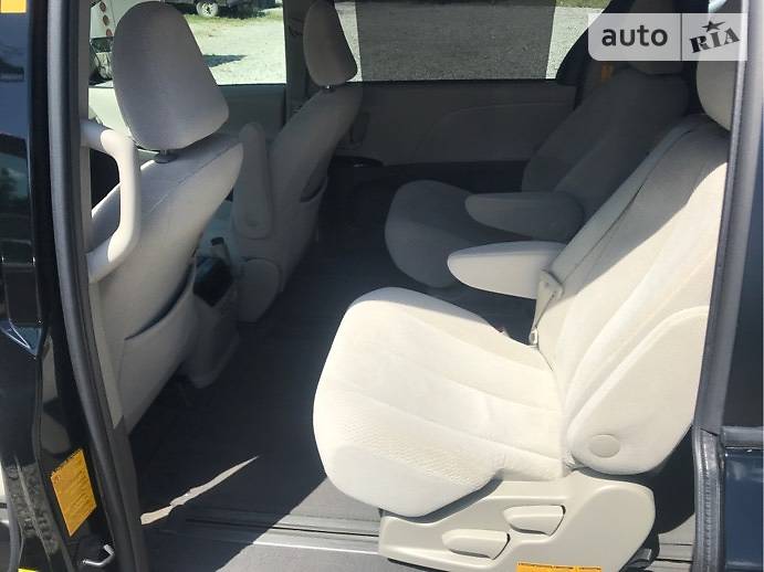Минивэн Toyota Sienna 2013 в Калуше