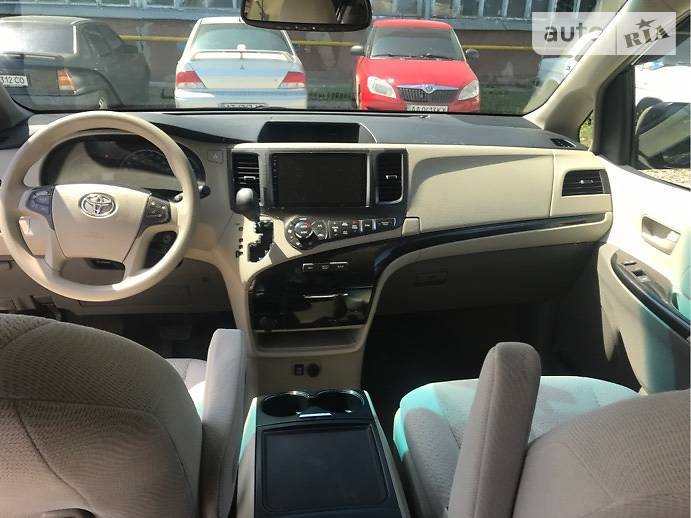 Минивэн Toyota Sienna 2013 в Калуше