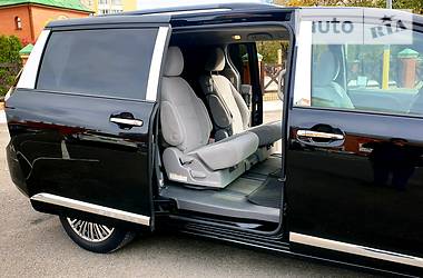 Мінівен Toyota Sienna 2015 в 