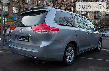 Мінівен Toyota Sienna 2012 в Києві