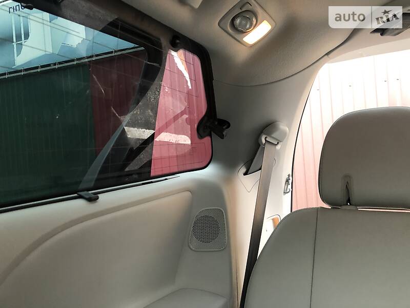 Мінівен Toyota Sienna 2014 в Житомирі