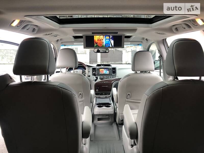 Мінівен Toyota Sienna 2014 в Житомирі