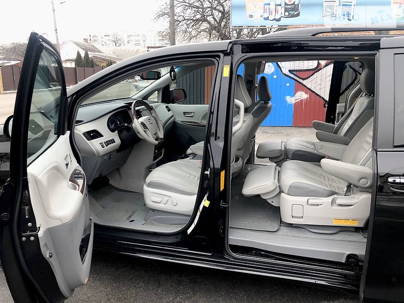 Мінівен Toyota Sienna 2014 в Житомирі