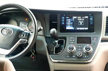 Мінівен Toyota Sienna 2015 в 