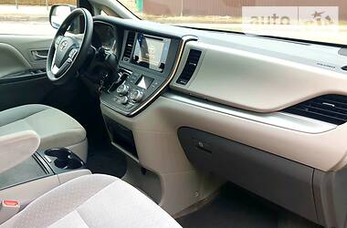 Мінівен Toyota Sienna 2015 в 