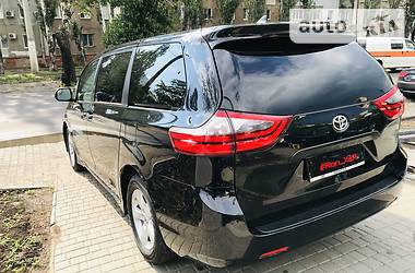 Универсал Toyota Sienna 2020 в Одессе