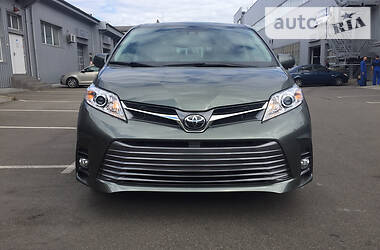 Минивэн Toyota Sienna 2019 в Киеве