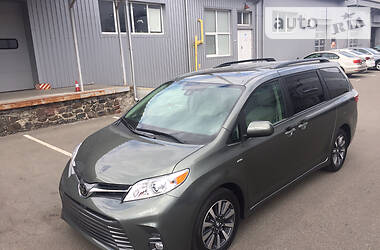 Минивэн Toyota Sienna 2019 в Киеве