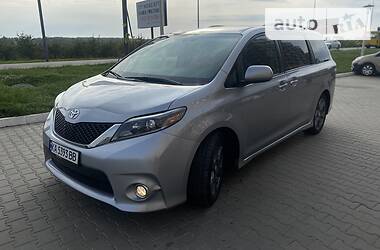 Минивэн Toyota Sienna 2017 в Киеве