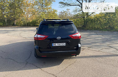 Мінівен Toyota Sienna 2017 в Миколаєві