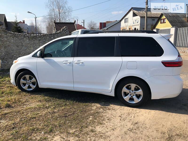 Мінівен Toyota Sienna 2015 в Борисполі