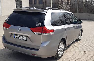 Минивэн Toyota Sienna 2010 в Хмельницком