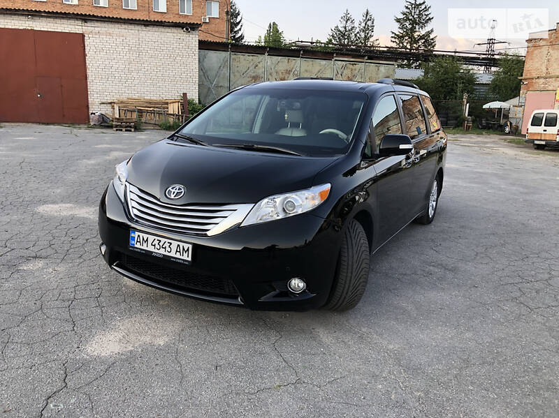 Мінівен Toyota Sienna 2014 в Житомирі