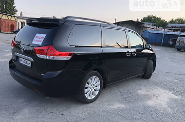 Минивэн Toyota Sienna 2014 в Житомире