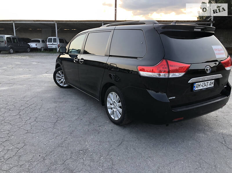 Мінівен Toyota Sienna 2014 в Житомирі