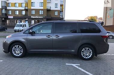 Мінівен Toyota Sienna 2017 в Луцьку