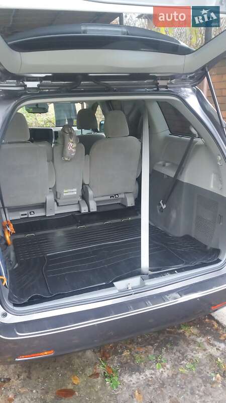 Минивэн Toyota Sienna 2017 в Киеве