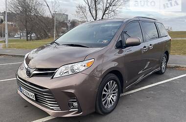 Мінівен Toyota Sienna 2019 в Вінниці