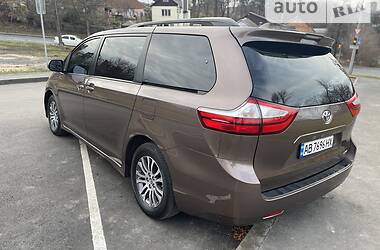 Минивэн Toyota Sienna 2019 в Виннице