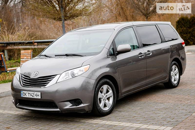 Мінівен Toyota Sienna 2012 в Луцьку