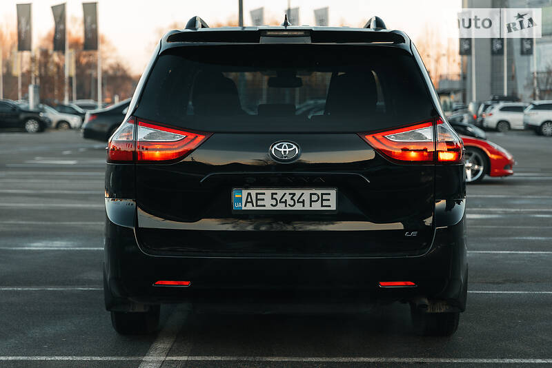 Минивэн Toyota Sienna 2018 в Киеве