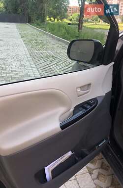 Минивэн Toyota Sienna 2013 в Ивано-Франковске