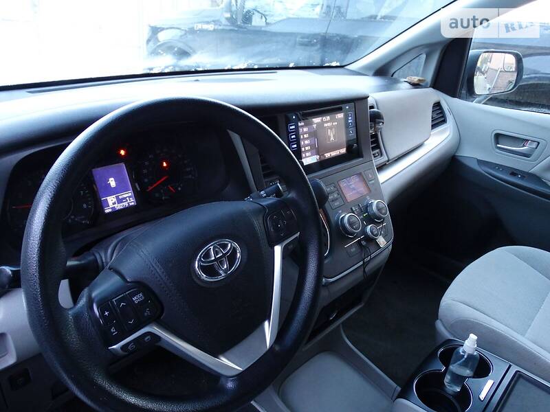 Минивэн Toyota Sienna 2016 в Киеве