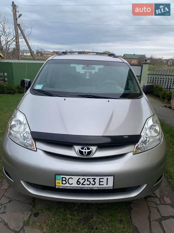 Універсал Toyota Sienna 2006 в Сокалі