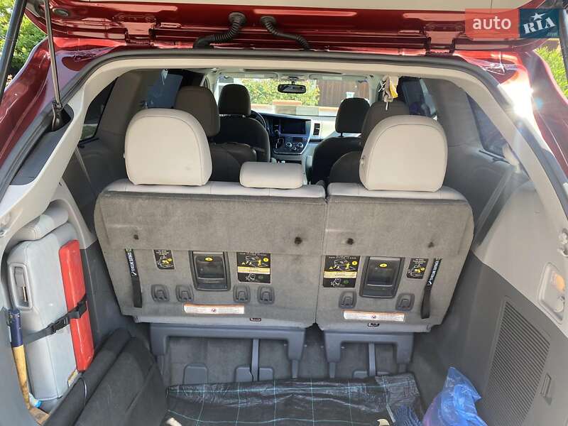 Минивэн Toyota Sienna 2017 в Николаеве