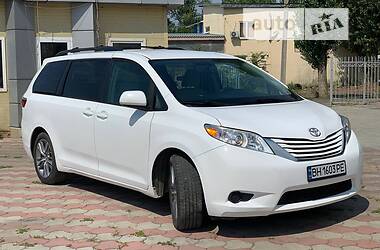 Мінівен Toyota Sienna 2017 в 