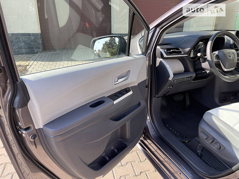 Мінівен Toyota Sienna 2020 в Одесі