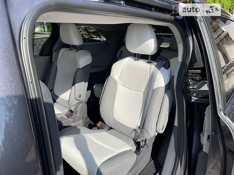 Мінівен Toyota Sienna 2020 в Одесі