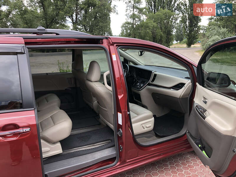 Минивэн Toyota Sienna 2016 в Кременчуге фото 6 Минивэн Toyota Sienna 2016 в Кременчуге