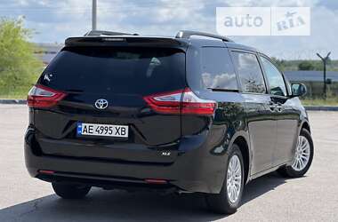 Мінівен Toyota Sienna 2017 в Дніпрі