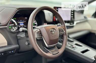 Минивэн Toyota Sienna 2020 в 