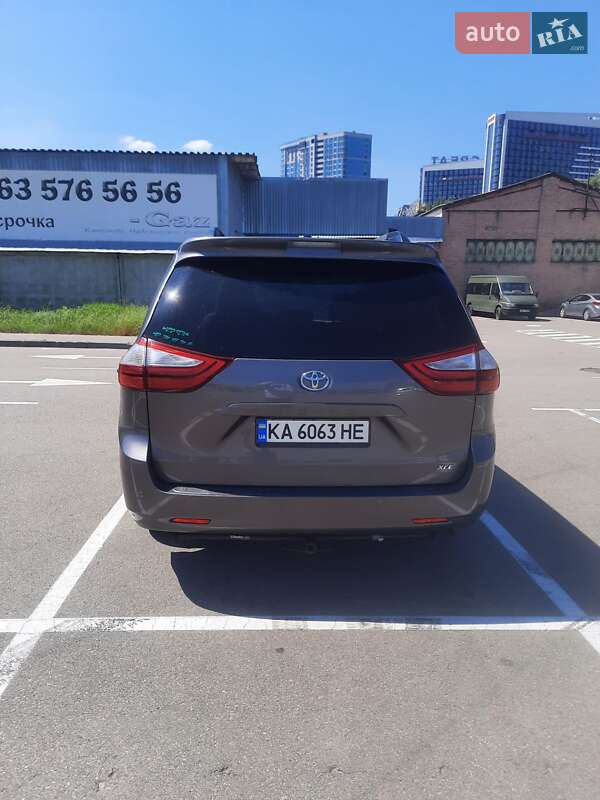 Минивэн Toyota Sienna 2015 в Киеве фото 4 Минивэн Toyota Sienna 2015 в Киеве