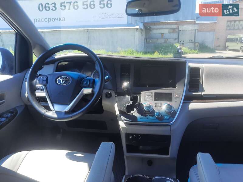 Минивэн Toyota Sienna 2015 в Киеве фото 9 Минивэн Toyota Sienna 2015 в Киеве