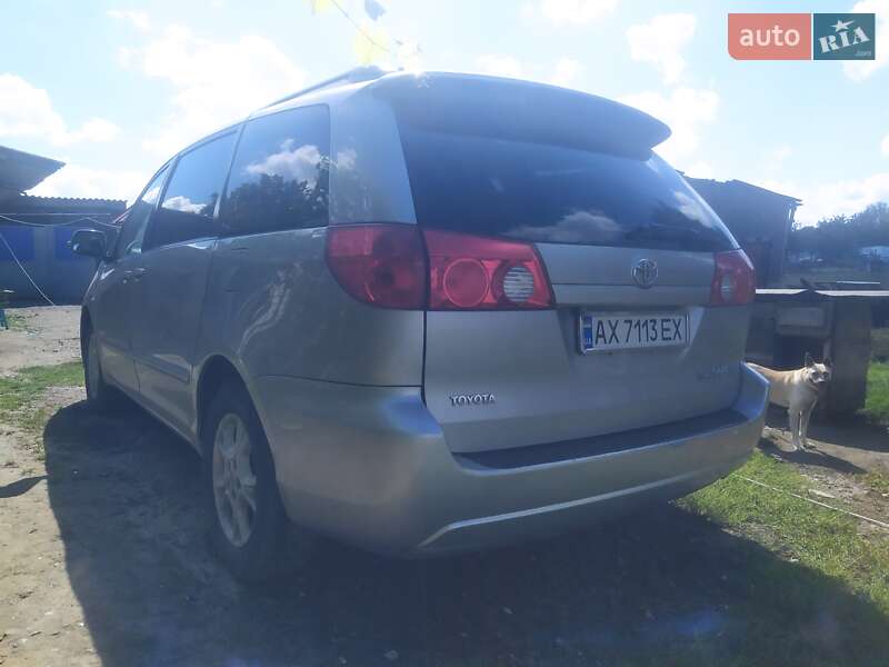 Мінівен Toyota Sienna 2005 в Лозовій