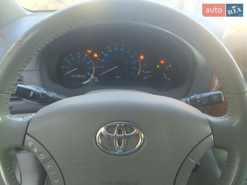 Мінівен Toyota Sienna 2005 в Лозовій