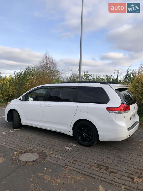 Мінівен Toyota Sienna 2012 в Мукачевому фото 2 Мінівен Toyota Sienna 2012 в Мукачевому