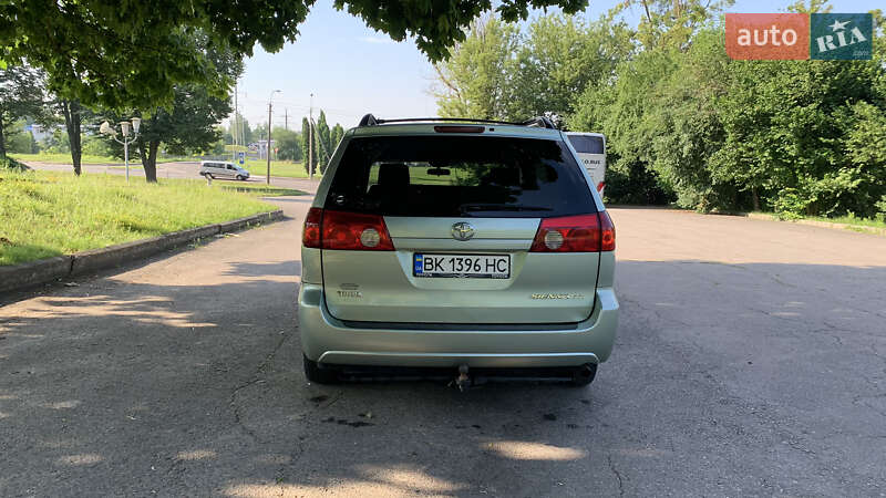 Минивэн Toyota Sienna 2007 в Ровно