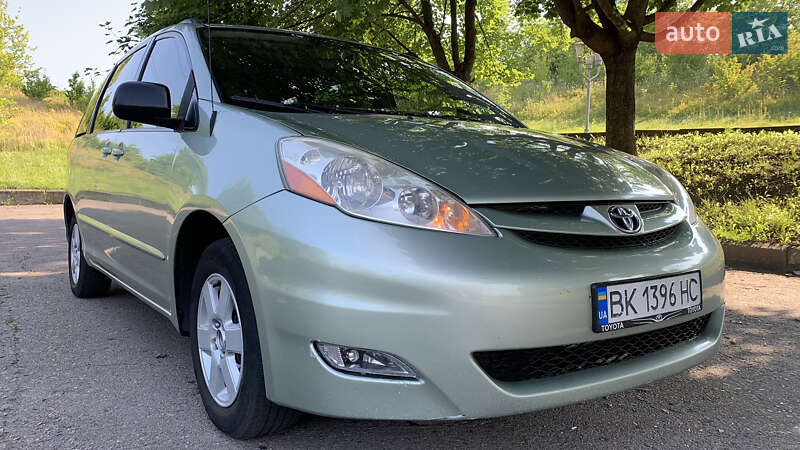 Минивэн Toyota Sienna 2007 в Ровно