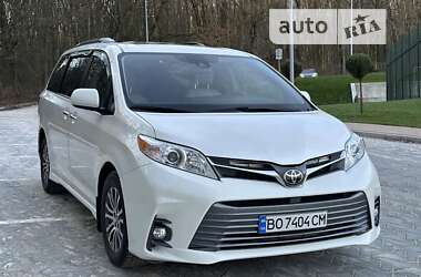 Минивэн Toyota Sienna 2017 в Тернополе