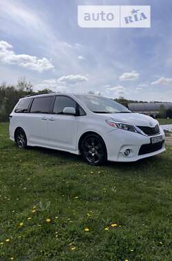 Мінівен Toyota Sienna 2016 в Дніпрі