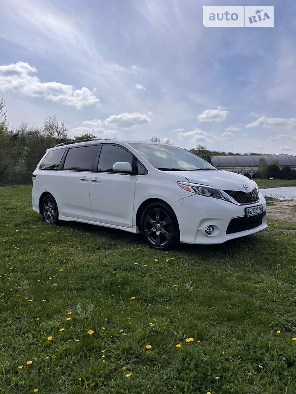 Минивэн Toyota Sienna 2016 в Днепре