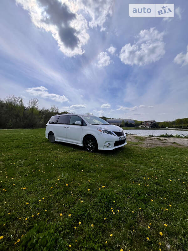 Минивэн Toyota Sienna 2016 в Днепре