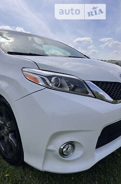 Мінівен Toyota Sienna 2016 в 