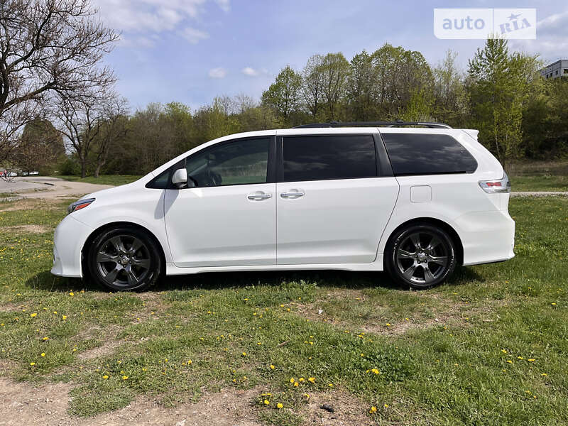 Минивэн Toyota Sienna 2016 в Днепре
