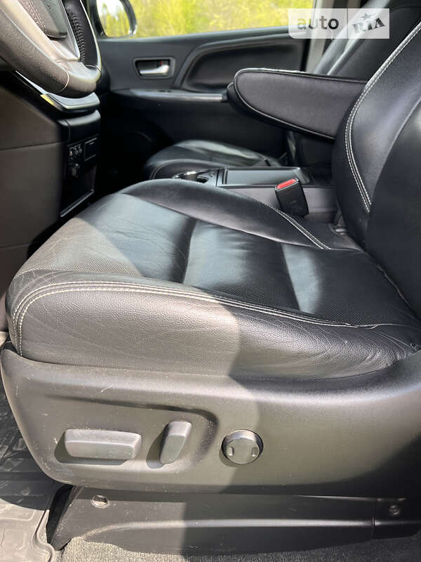 Минивэн Toyota Sienna 2016 в Днепре